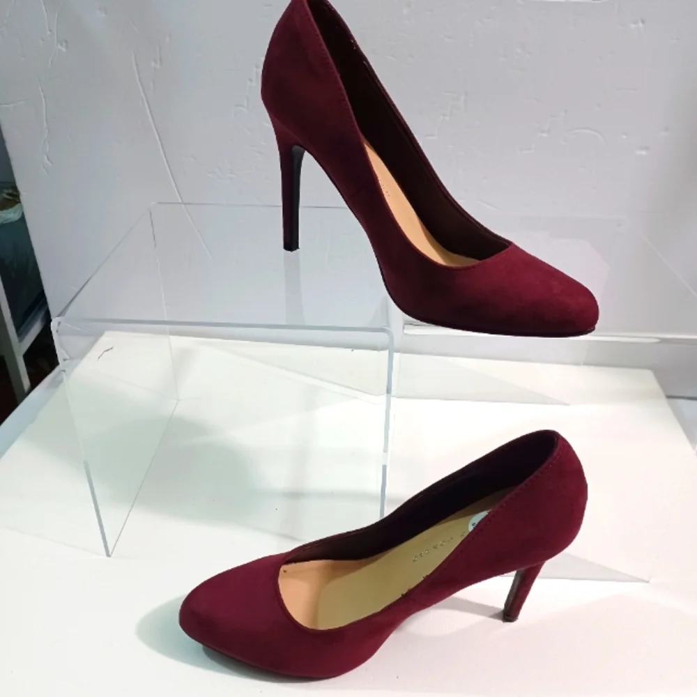 LC Lauren Conrad Slip-on Pumps, Size:9M, Color: Burgundy